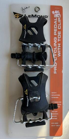 Lemond Fitness 026599704457 New Pro Cycling Bike Pedals Left And Right 9/16 Inch With Toe Clips Bikes 99