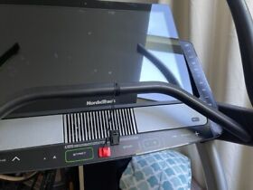 Etnt39221 Part # 425967 Nordictrack X32i Treadmill Console Display