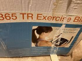 365tr Reebok Upright Exercise Bike New Old Stock Open Box 365tr Reebok Upright Exercise Bike New Old Stock Open Box