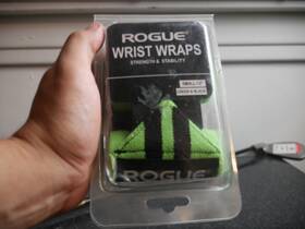 Hhsa-010r Rogue Fitness Power/weightlifting Wrist-wraps Green And Black Small 12 Inch